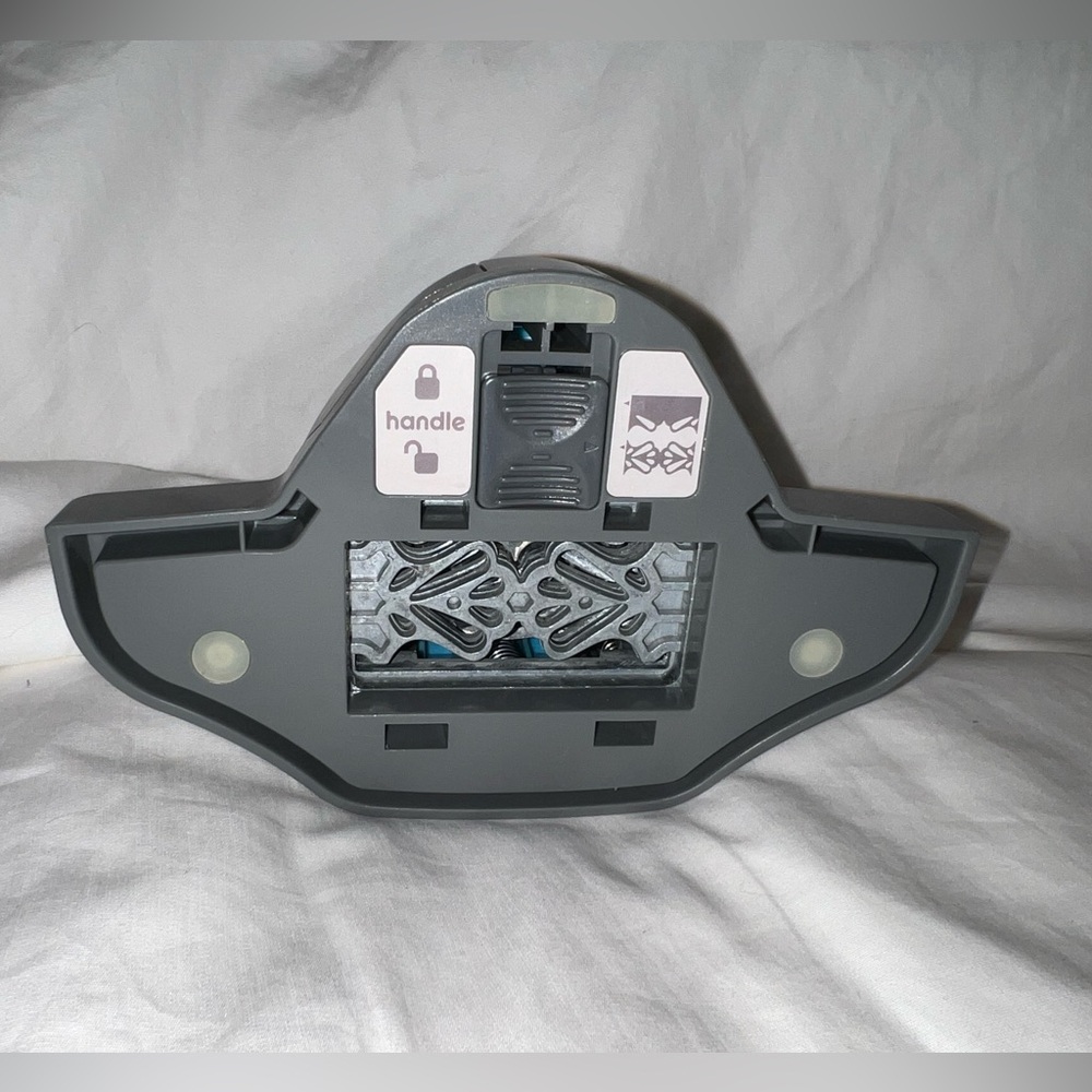 We R Memory Keepers Bracket Border Edge Adjustable Paper Punch - Picture 3 of 3